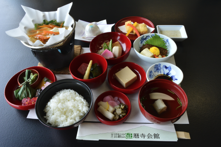 精進の膳に向き合う